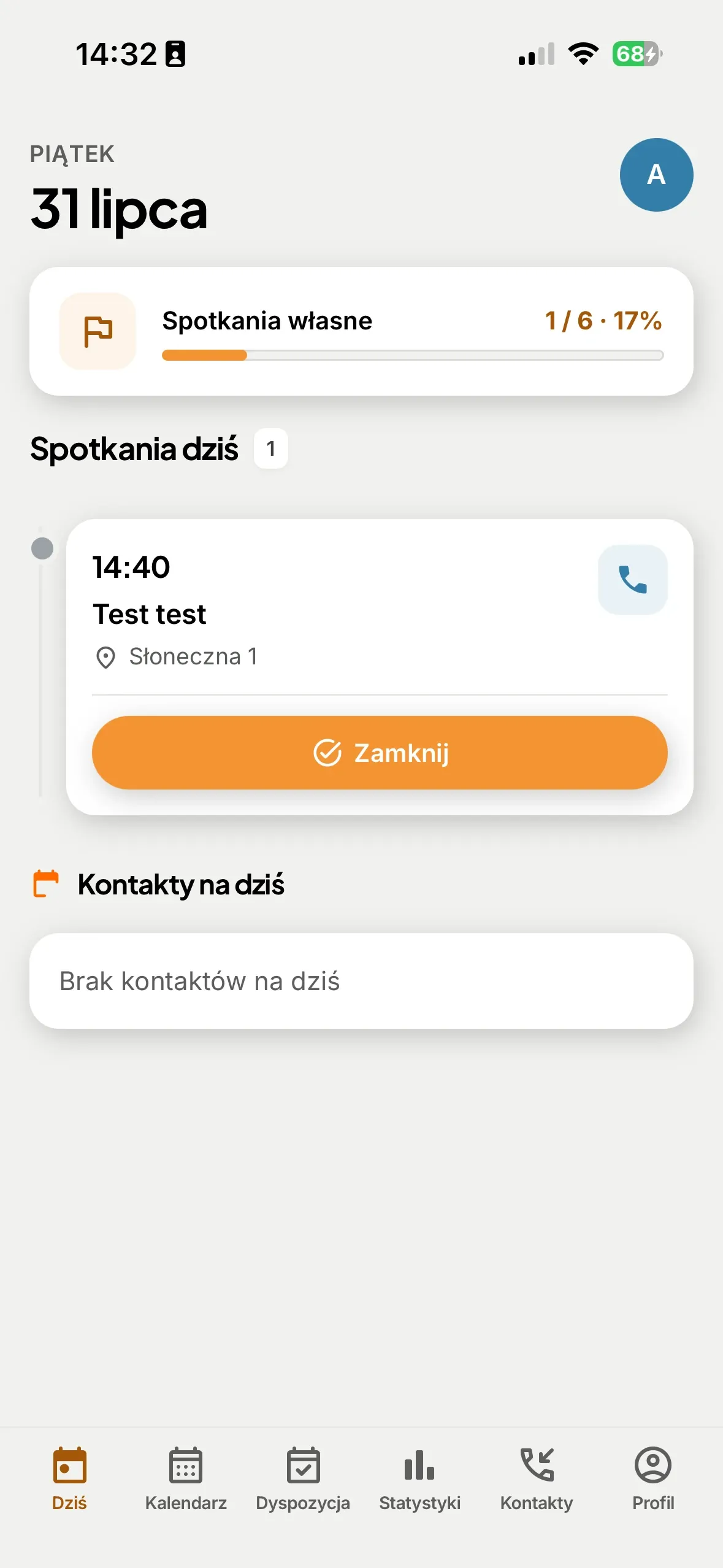 Ekran „Dziś”: postęp spotkań własnych i dzisiejsze spotkanie z przyciskiem zamknięcia